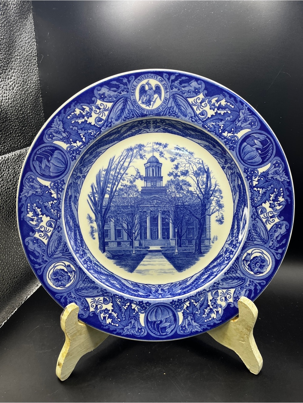 Vintage Wedgwood Plate Univ of Iowa - Old Capitol 1956, 10" Diameter
